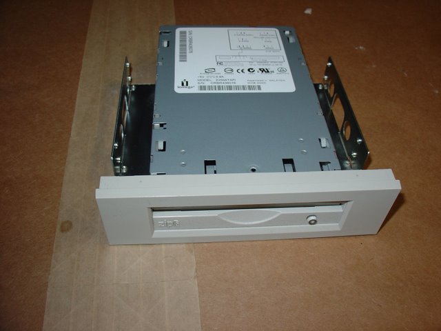 IOMEGA Z250ATAPI 250MB Internal IDE/ ATAPI 3.5\ Zip Drive"